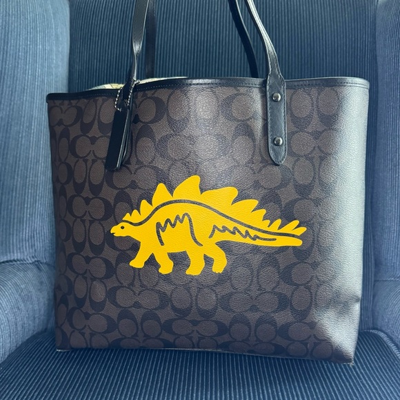LMTD edition Coach Stegosaurs reversible tote - Picture 5 of 8